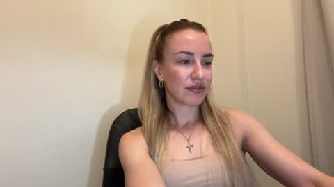 Snapshot of nyxelia_ chatting on May 18, 2026, 7:14 am Anastasia online show from May 18, 2026, 7:14 am