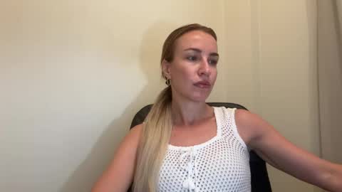 Snapshot of nyxelia_ chatting on June 3, 2026, 7:11 am Anastasia online show from June 3, 2026, 7:11 am