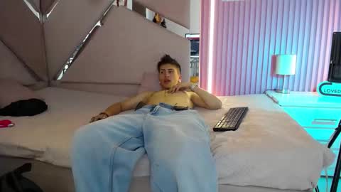 oblivionlove online show from December 17, 2025, 6:36 pm