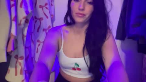 A L A R A  online show from November 19, 2025, 4:01 am