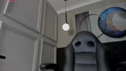 independent model online show from February 22, 2025, 7:36 pm