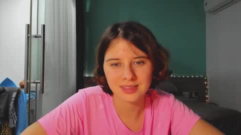 Evie online show from December 25, 2024, 4:11 pm