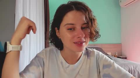 Evie online show from January 5, 2025, 6:56 am