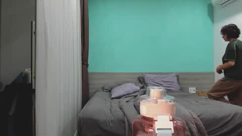 Evie online show from February 16, 2025, 11:59 am