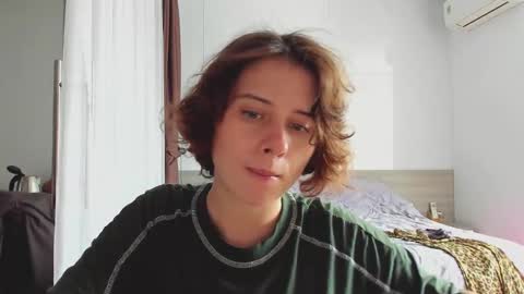 Evie online show from March 10, 2025, 6:49 am