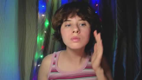 Evie online show from September 17, 2025, 3:35 pm