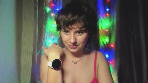 Evie online show from November 1, 2025, 4:31 pm