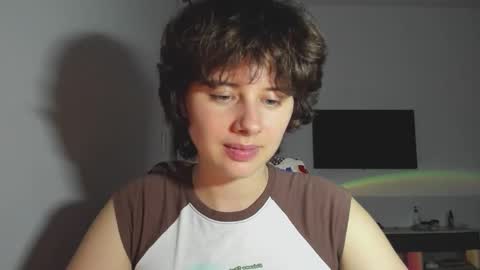 Evie online show from December 4, 2025, 2:59 pm