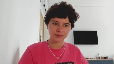 Evie online show from January 15, 2026, 6:51 am