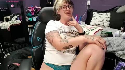Snapshot of oddywithabody chatting on May 4, 2026, 5:58 am Oddy With A Body online show from May 4, 2026, 5:58 am