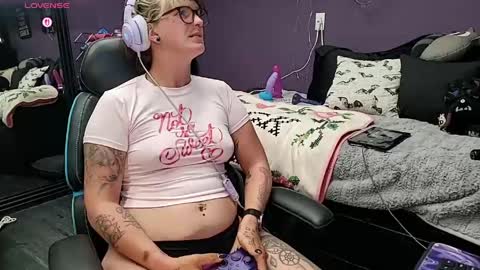 Snapshot of oddywithabody chatting on May 5, 2026, 12:18 am Oddy With A Body online show from May 5, 2026, 12:18 am