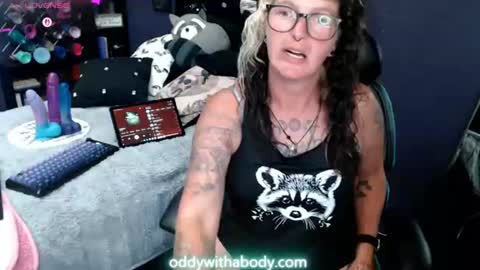 Snapshot of oddywithabody chatting on July 21, 2026, 10:34 pm Oddy With A Body online show from July 21, 2026, 10:34 pm