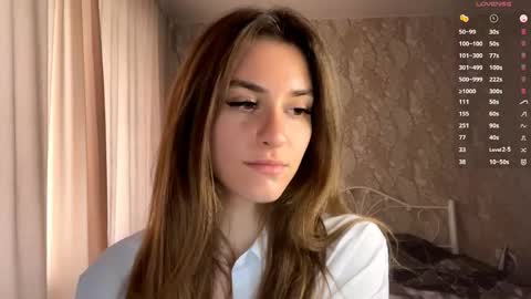 Mia online show from October 10, 2025, 9:08 am