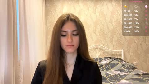 Mia online show from November 26, 2025, 8:59 am