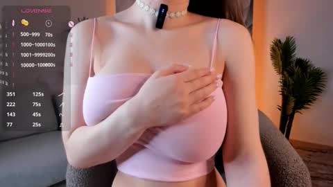 Lynna online show from October 8, 2025, 1:14 am