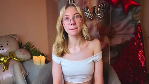 Lynna online show from February 13, 2026, 11:06 am