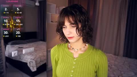 Snapshot of odettehatt chatting on March 2, 2025, 3:27 pm Thea online show from March 2, 2025, 3:27 pm