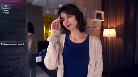 Snapshot of odettehatt chatting on March 6, 2025, 4:07 pm Thea online show from March 6, 2025, 4:07 pm