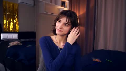 Snapshot of odettehatt chatting on March 6, 2025, 10:15 pm Thea online show from March 6, 2025, 10:15 pm