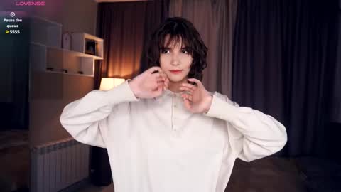 Snapshot of odettehatt chatting on March 7, 2025, 4:44 pm Thea online show from March 7, 2025, 4:44 pm