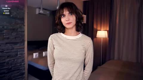 Snapshot of odettehatt chatting on March 12, 2025, 3:51 pm Thea online show from March 12, 2025, 3:51 pm