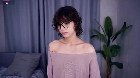 Snapshot of odettehatt chatting on September 25, 2025, 7:17 pm Thea online show from September 25, 2025, 7:17 pm