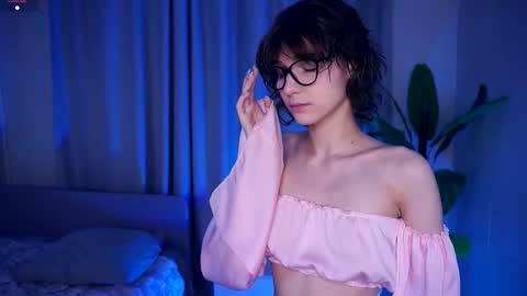 Snapshot of odettehatt chatting on September 29, 2025, 7:19 pm Thea online show from September 29, 2025, 7:19 pm