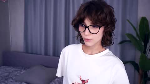 Snapshot of odettehatt chatting on October 15, 2025, 7:47 pm Thea online show from October 15, 2025, 7:47 pm