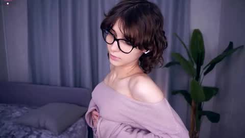 Snapshot of odettehatt chatting on October 22, 2025, 7:02 pm Thea online show from October 22, 2025, 7:02 pm