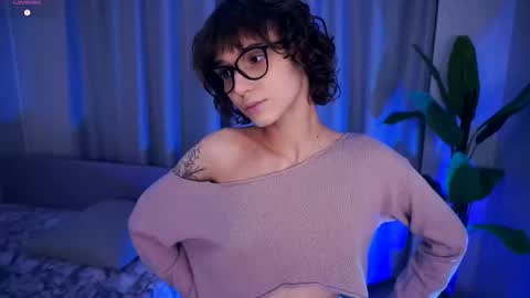 Snapshot of odettehatt chatting on October 29, 2025, 7:04 pm Thea online show from October 29, 2025, 7:04 pm