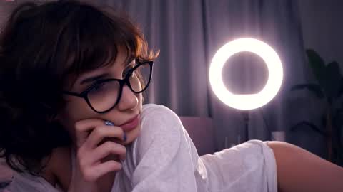 Snapshot of odettehatt chatting on November 2, 2025, 6:21 pm Thea online show from November 2, 2025, 6:21 pm