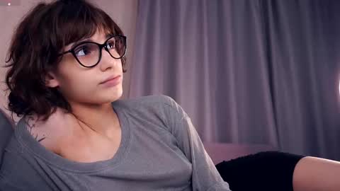 Snapshot of odettehatt chatting on November 8, 2025, 7:12 pm Thea online show from November 8, 2025, 7:12 pm