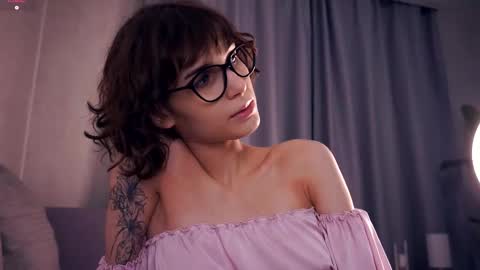 Snapshot of odettehatt chatting on November 11, 2025, 7:36 pm Thea online show from November 11, 2025, 7:36 pm