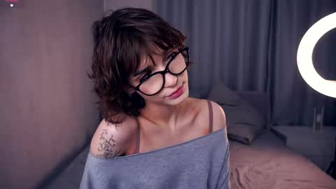 Snapshot of odettehatt chatting on November 13, 2025, 6:40 pm Thea online show from November 13, 2025, 6:40 pm