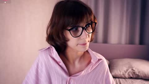 Snapshot of odettehatt chatting on November 18, 2025, 6:12 pm Thea online show from November 18, 2025, 6:12 pm