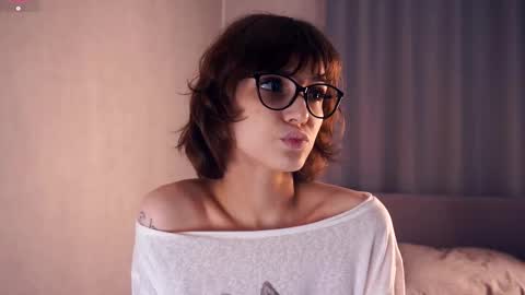 Snapshot of odettehatt chatting on November 21, 2025, 7:34 pm Thea online show from November 21, 2025, 7:34 pm