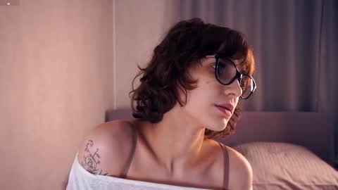 Snapshot of odettehatt chatting on November 24, 2025, 7:13 pm Thea online show from November 24, 2025, 7:13 pm