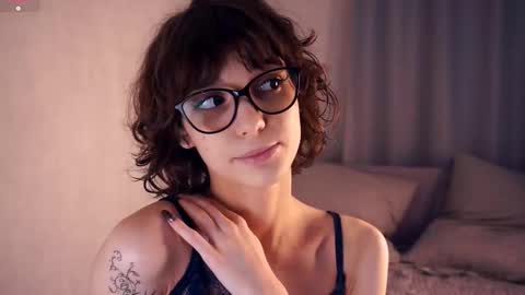 Snapshot of odettehatt chatting on November 25, 2025, 6:52 pm Thea online show from November 25, 2025, 6:52 pm