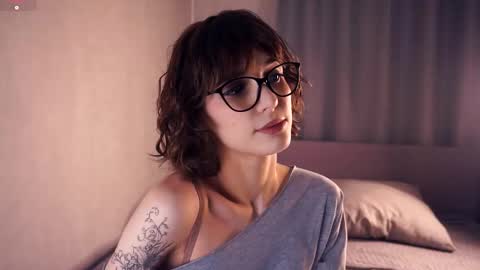 Snapshot of odettehatt chatting on November 26, 2025, 7:04 pm Thea online show from November 26, 2025, 7:04 pm