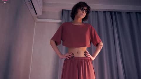 Snapshot of odettehatt chatting on November 30, 2025, 7:07 pm Thea online show from November 30, 2025, 7:07 pm