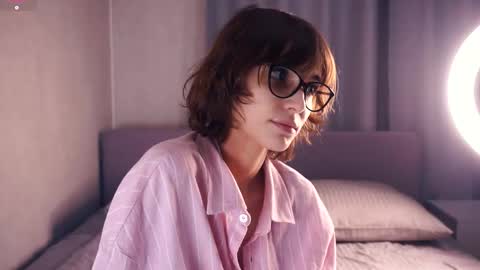 Snapshot of odettehatt chatting on December 3, 2025, 7:23 pm Thea online show from December 3, 2025, 7:23 pm