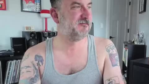 Snapshot of office_dad chatting on September 16, 2025, 5:47 pm Office Dad online show from September 16, 2025, 5:47 pm