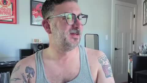 Snapshot of office_dad chatting on September 17, 2025, 7:37 pm Office Dad online show from September 17, 2025, 7:37 pm