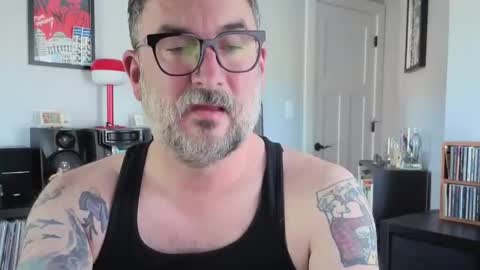 Snapshot of office_dad chatting on September 21, 2025, 7:04 pm Office Dad online show from September 21, 2025, 7:04 pm