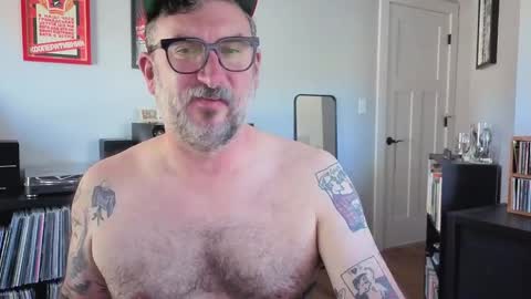 Snapshot of office_dad chatting on October 1, 2025, 6:58 pm Office Dad online show from October 1, 2025, 6:58 pm