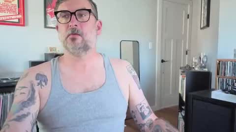 Snapshot of office_dad chatting on October 2, 2025, 6:26 pm Office Dad online show from October 2, 2025, 6:26 pm