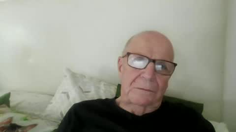 Snapshot of oggi95 chatting on June 12, 2026, 12:15 pm oggi95 online show from June 12, 2026, 12:15 pm