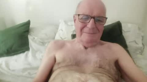 Snapshot of oggi95 chatting on June 14, 2026, 11:01 am oggi95 online show from June 14, 2026, 11:01 am