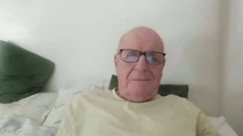 Snapshot of oggi95 chatting on June 15, 2026, 12:51 pm oggi95 online show from June 15, 2026, 12:51 pm