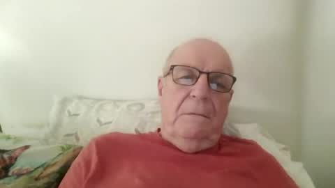 Snapshot of oggi95 chatting on June 18, 2026, 12:20 pm oggi95 online show from June 18, 2026, 12:20 pm